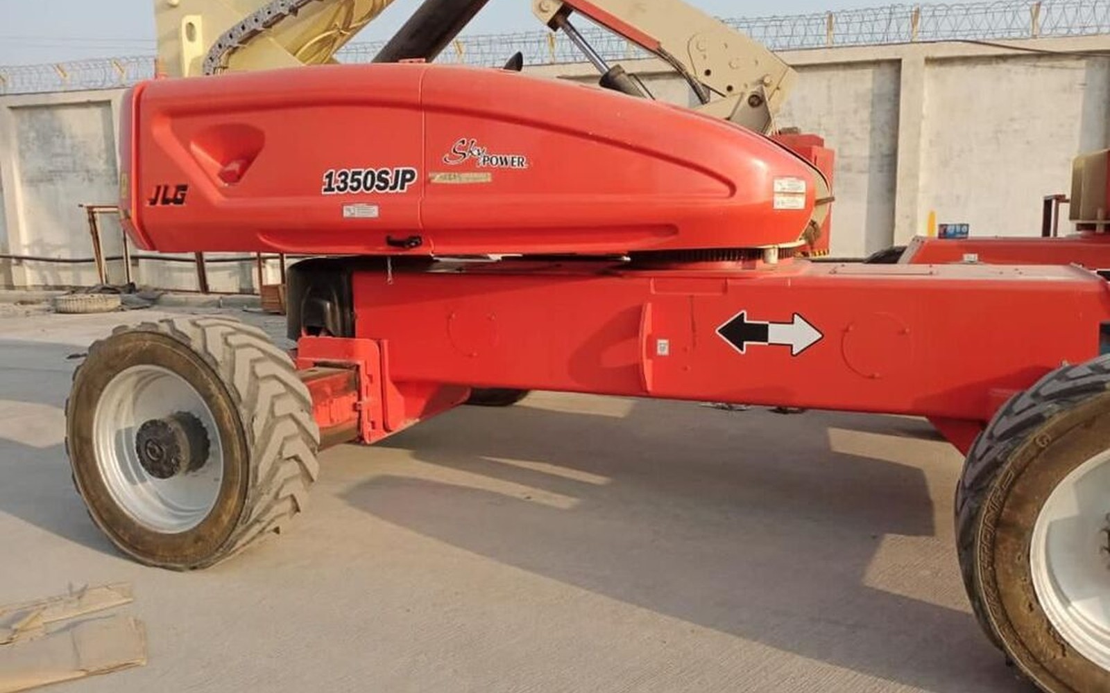 498205_25 Self Propelled Boom Lift